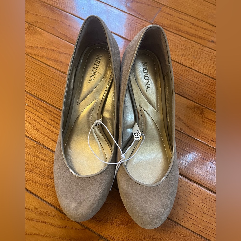 New Target Merona Wedge Suede Tan Sz 5.5